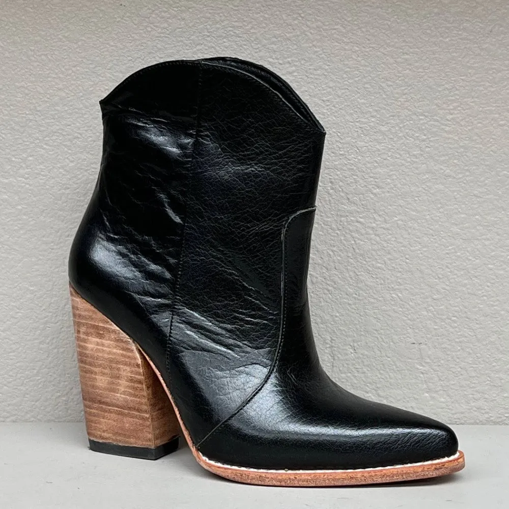 Above ankle boot/ slip on w/ heel/ Black textured leather