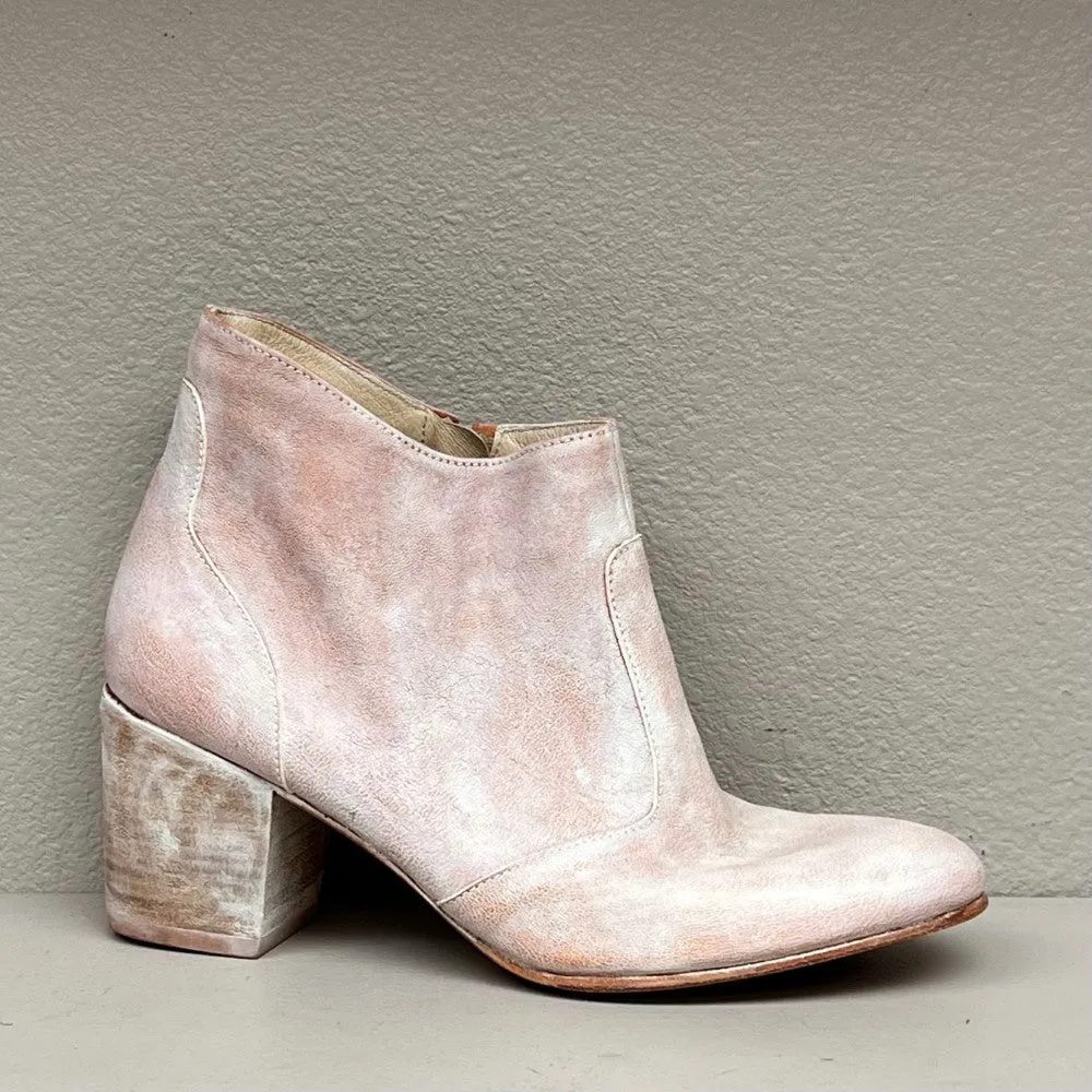 Ankle Boot-Side zip w/ heel/ Off white/ tan hand colored leather / leather sole