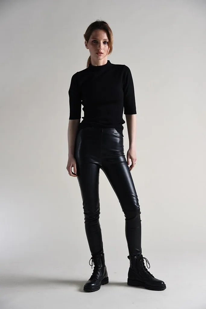 MY FAV FAUX LEATHER LEGGINGS