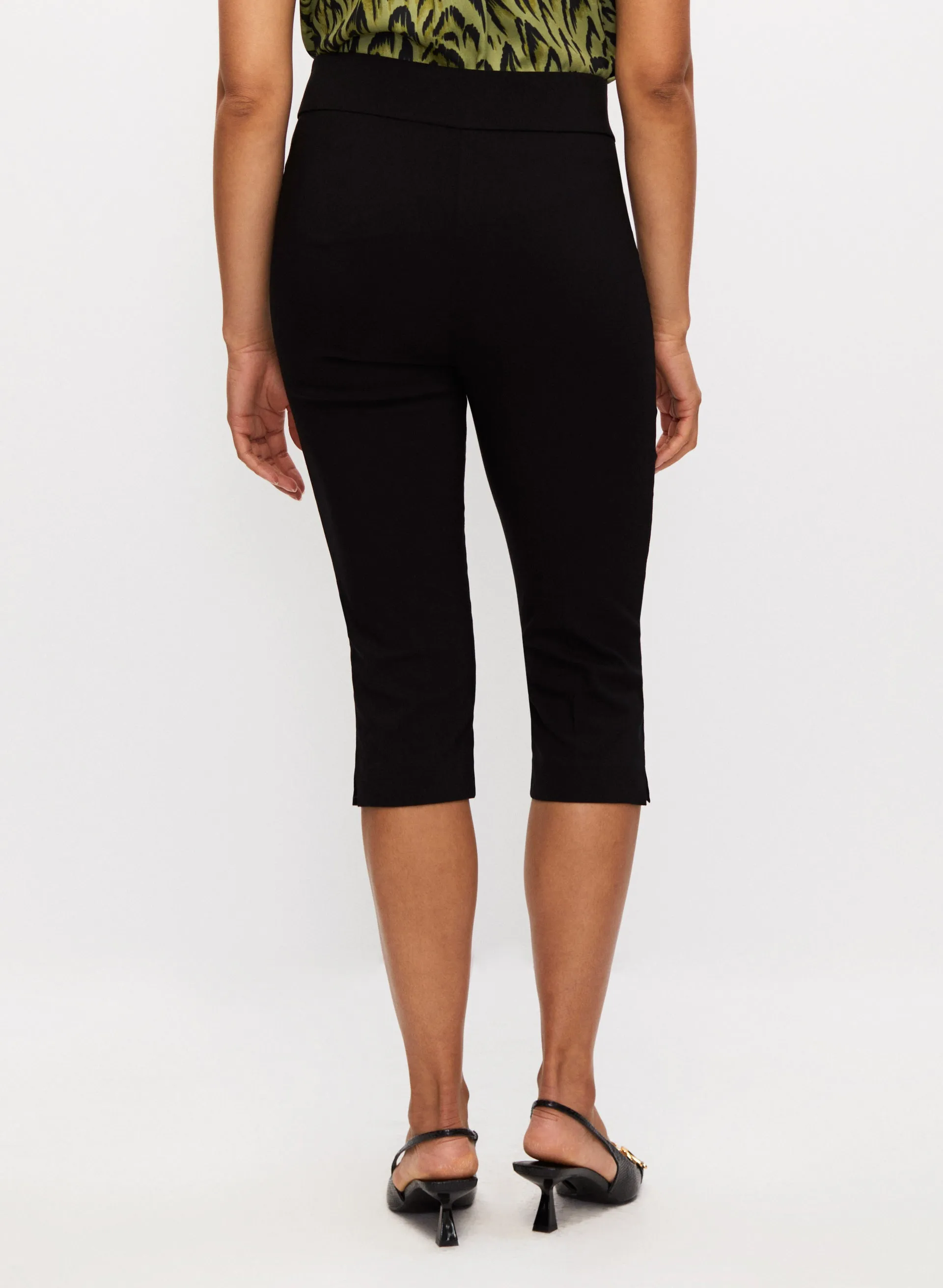 Pull-On Zipper Detail Capris