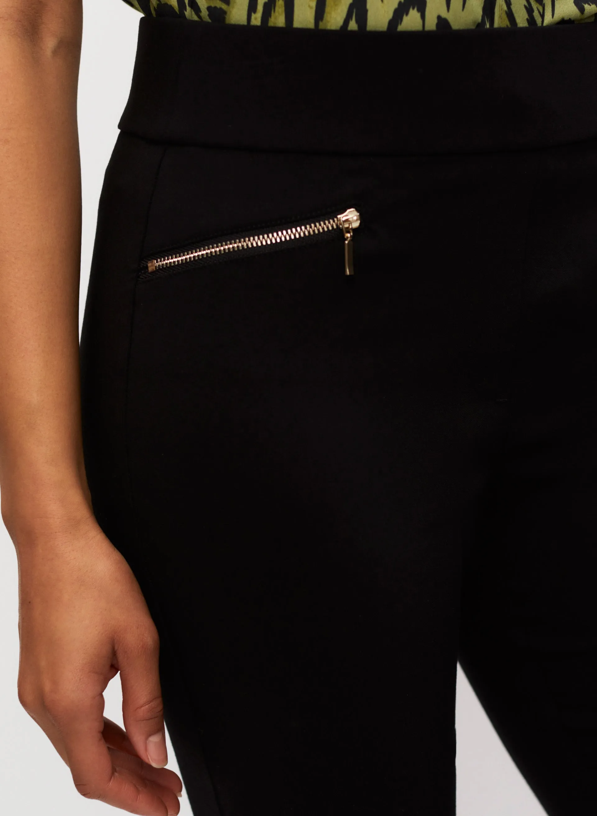 Pull-On Zipper Detail Capris