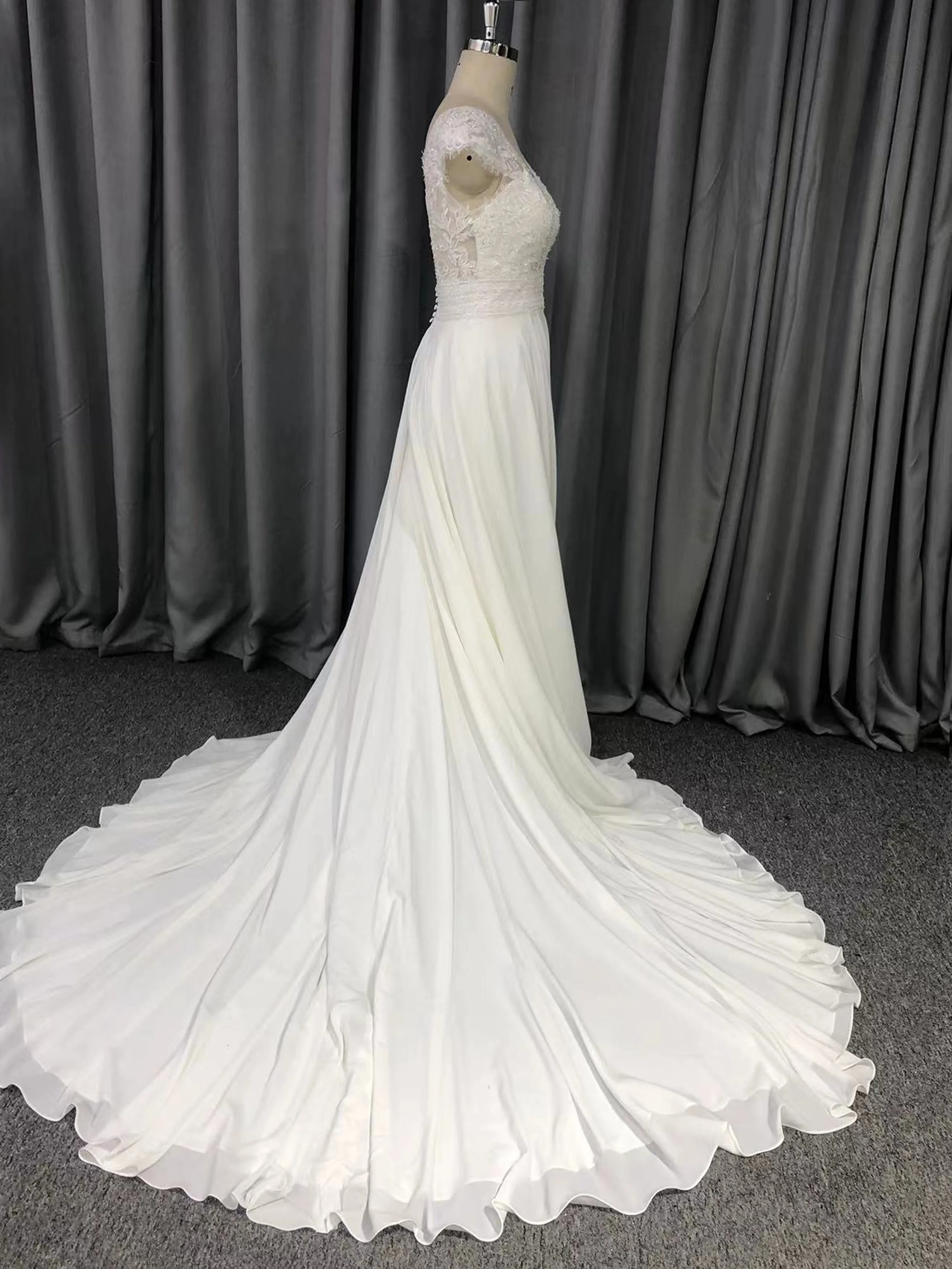 Robe trapèze Col V  Dentelle&Mousseline Robe de Mariée avec la courte traîne