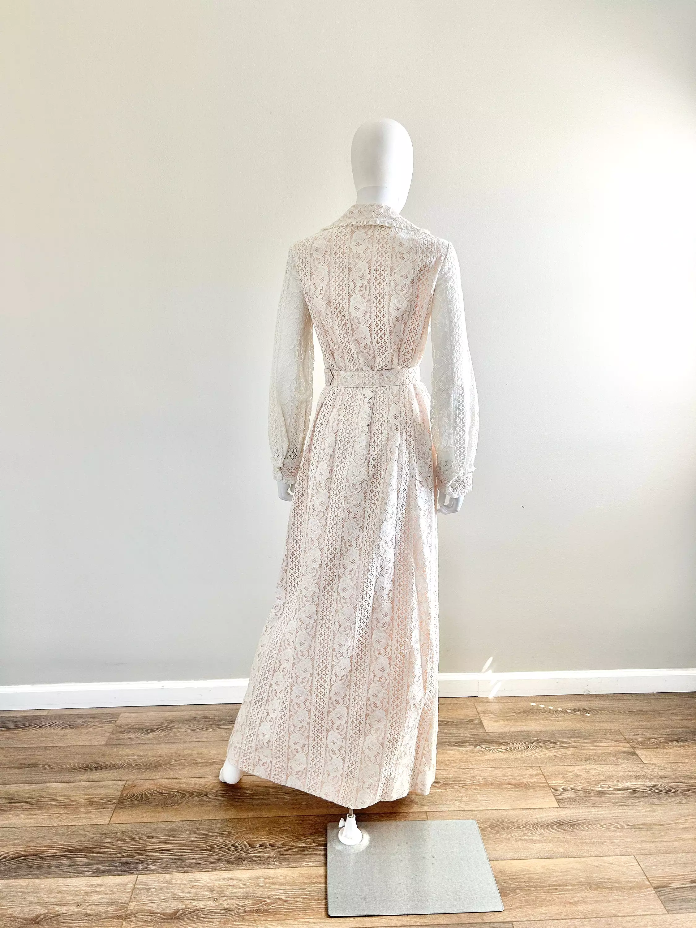 Vintage 1970s White Lace Maxi Dress /70s Retro Party Dress / Size S